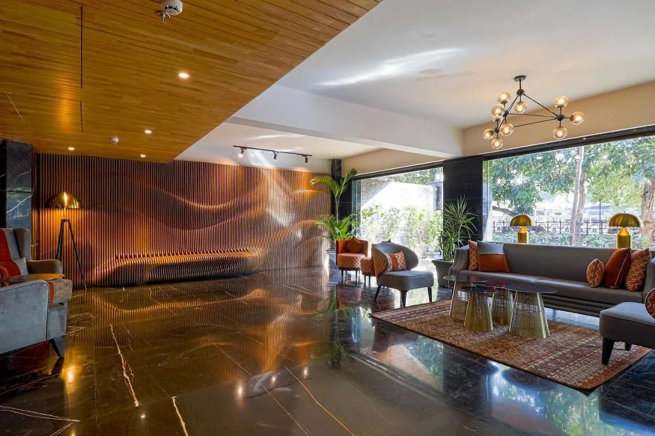 Отель Air By Ahuja Residences Гургаон