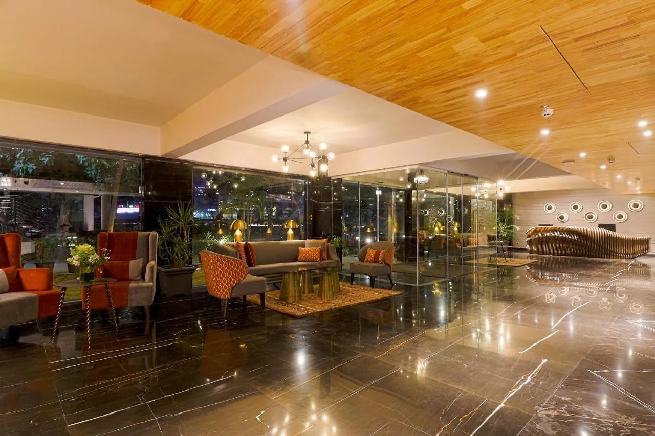 Air By Ahuja Residences Гургаон Отель