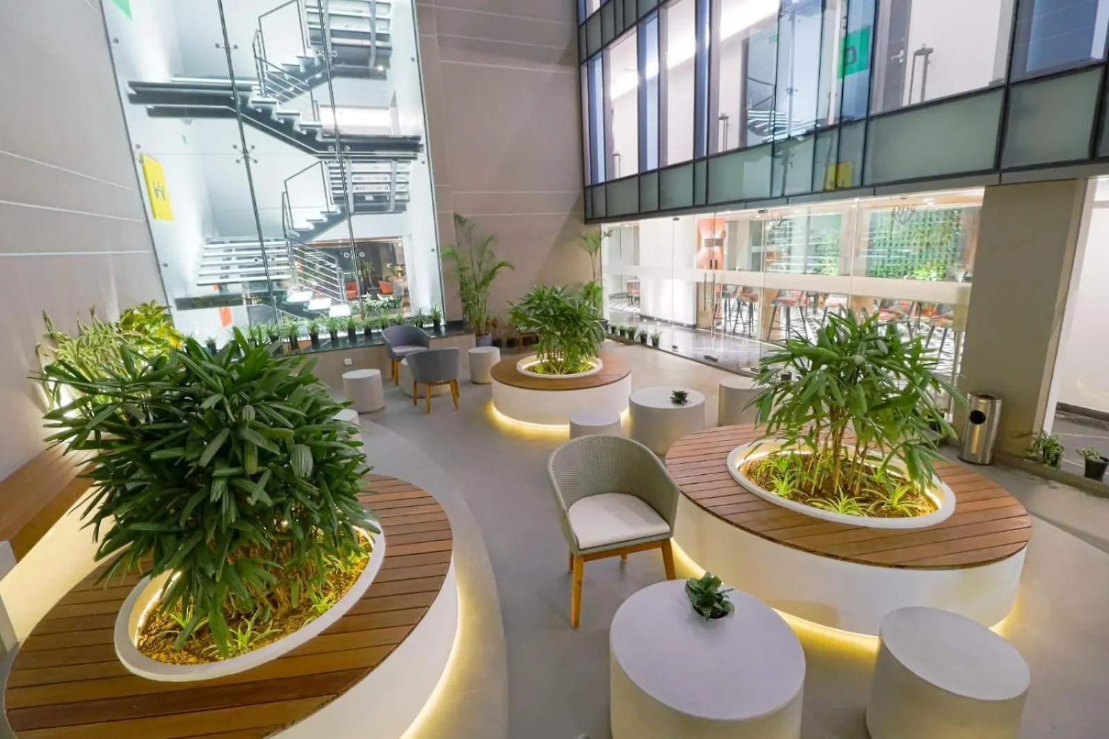 Air By Ahuja Residences Гургаон 4*,