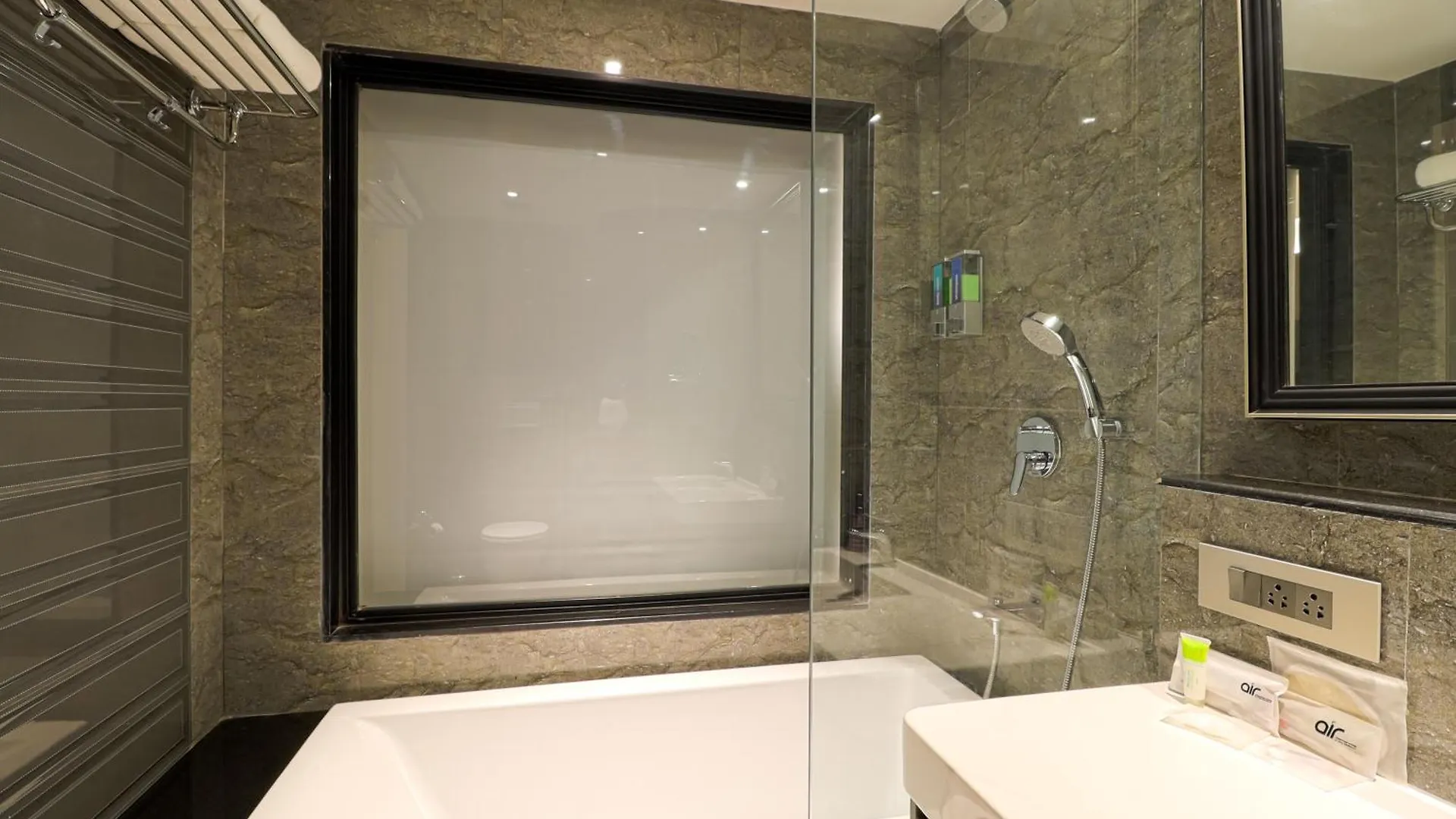 Air By Ahuja Residences Гургаон Отель