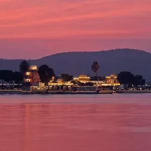 ***** Hotel Jagmandir Island Palace - Grand Heritage Indien