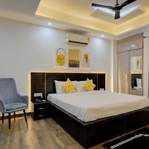 The Empire Studioz Golf Course Road With Kitchen & Balcony One Horizon Center Paras Hospital Cyber Hotel