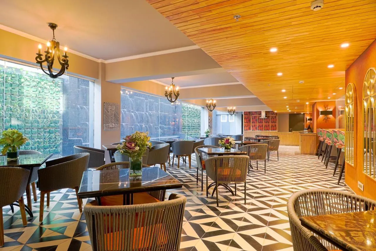 Air By Ahuja Residences Gurgaon 4*,